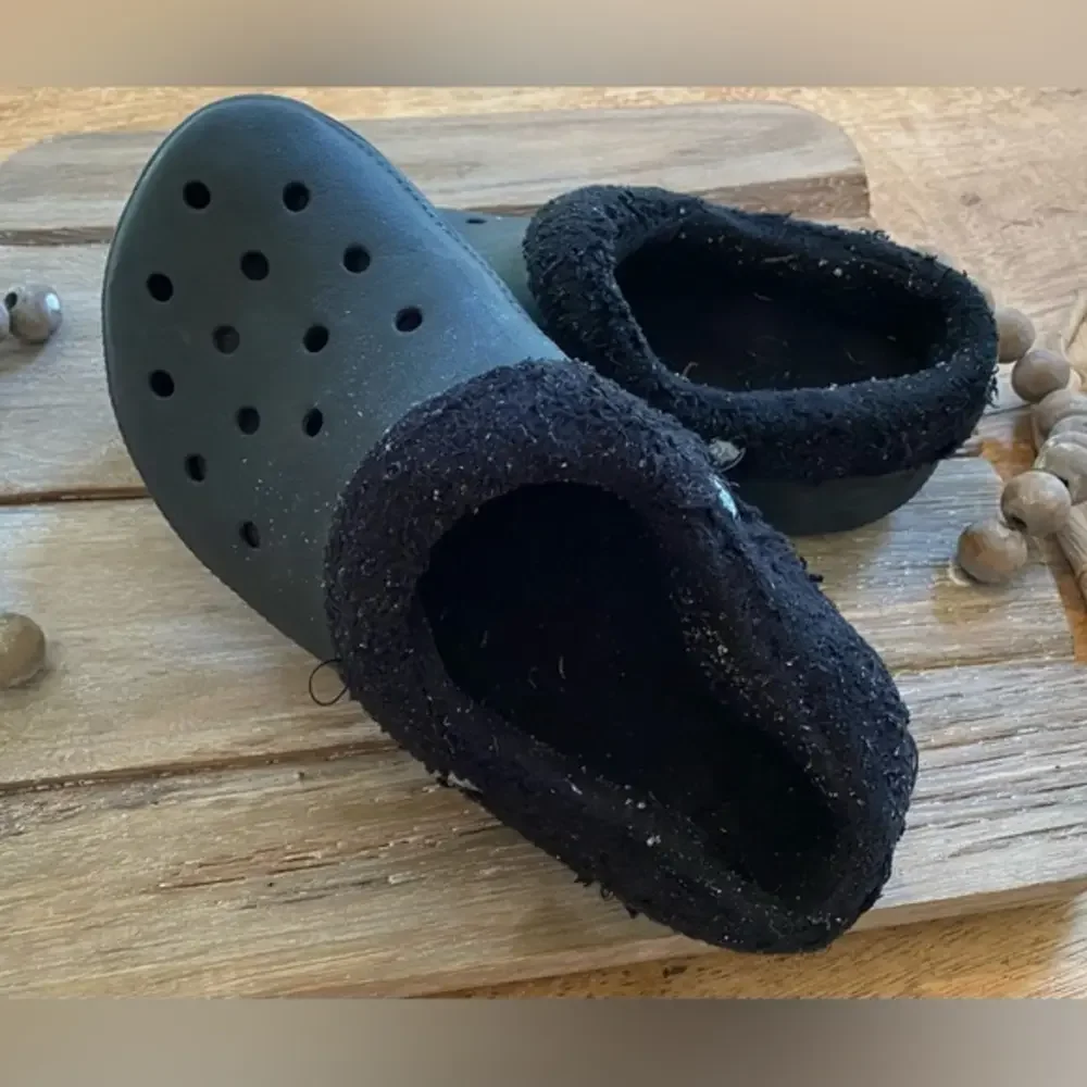 CROCS Black Mammoth Blitzen‎ Faux Fur Lined Slip On Clogs Men’s 3 Women’s 5